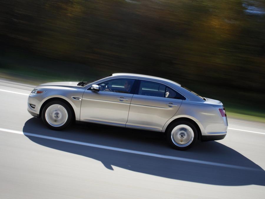  Ford Taurus Limited 2010 года  (фото 22 из 43)